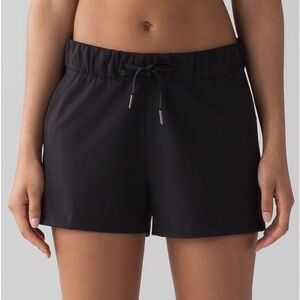LuluLemon On The Fly Mid Rise Short